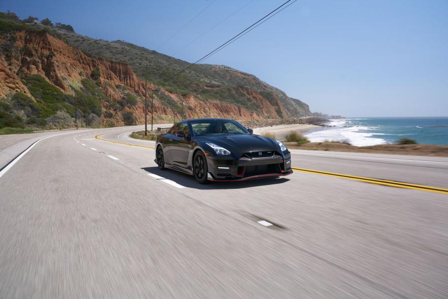  Nissan GT-R Nismo (R35) 2016 года  (NA) (фото 12 из 24)